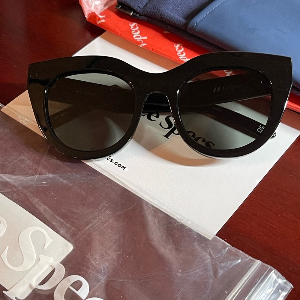 LE SPECS AIR HEART BLACK AND GOLD SUNGLASSES MINT